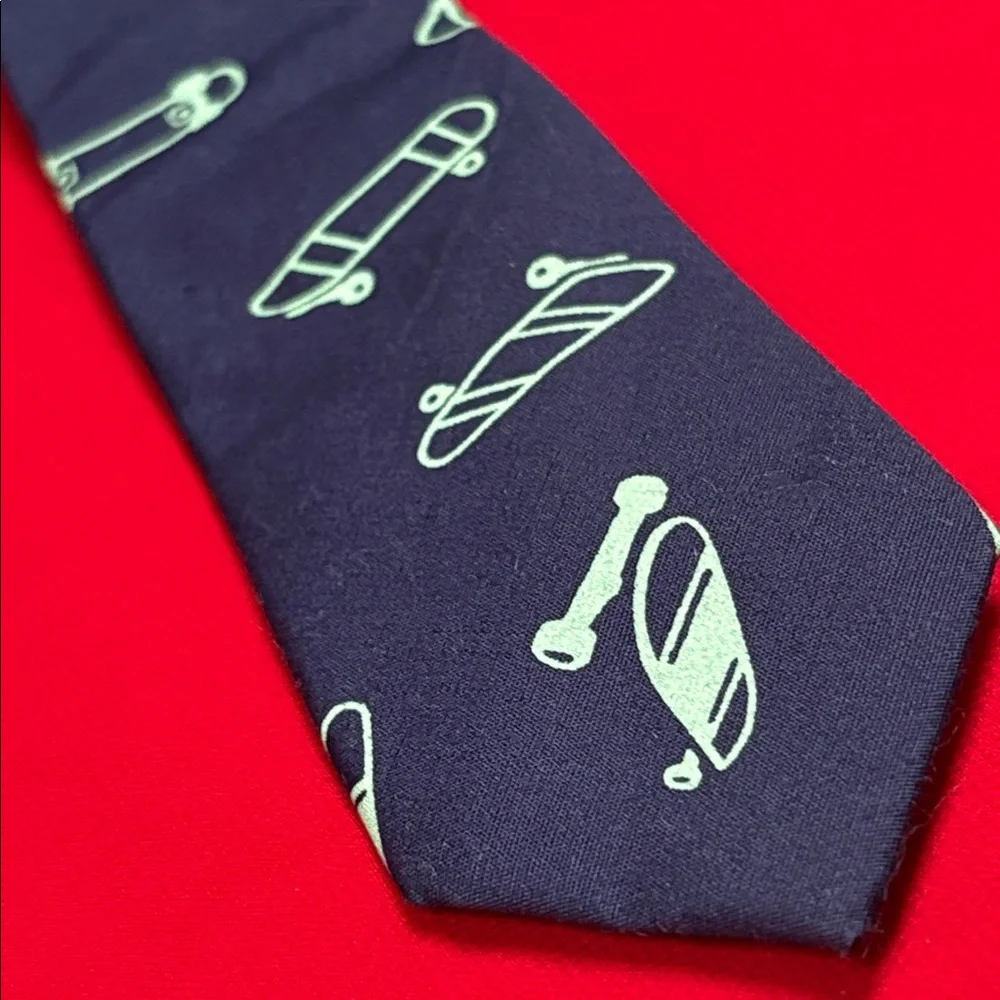 Old Navy youth cotton skateboard tie.